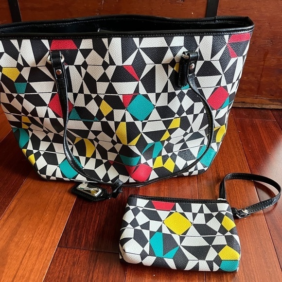 Nine West  purse and wristlet set - Picture 1 of 4